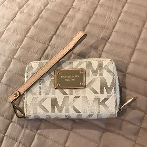 Wristlet